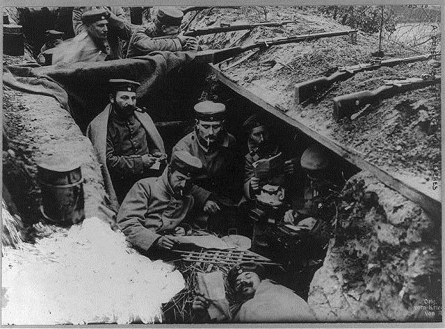 3-- germans reading in the trenches wwi