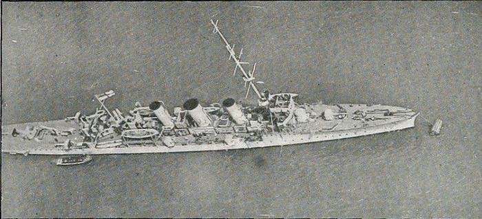 HMS_Undaunted_aerial_view_WWI