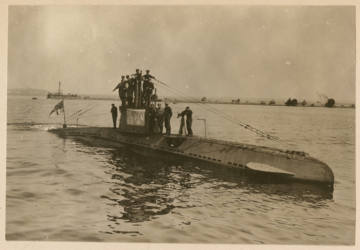 German_U-boat_UB_14_with_its_crew