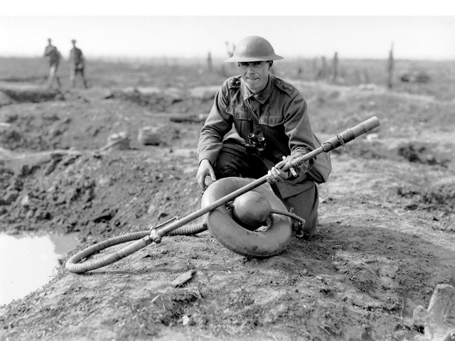 awm-e00802