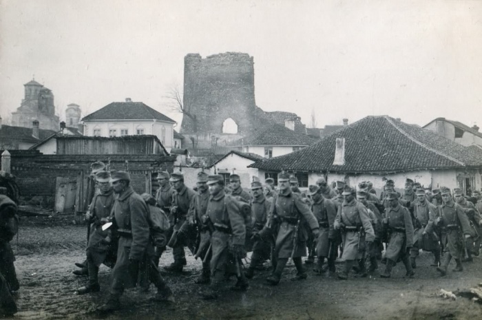 Austrijska_pesadija_u_Krusevcu_1915_a-2