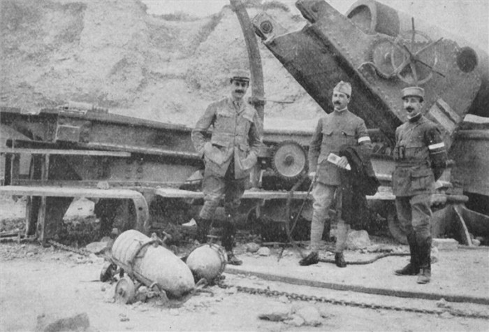7.French officers within the fort at Seddul Bahr