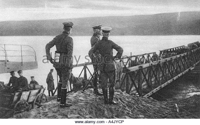 mackensen-s-army-crossing-the-danube-river-romania-world-war-i-1916-a4jycp