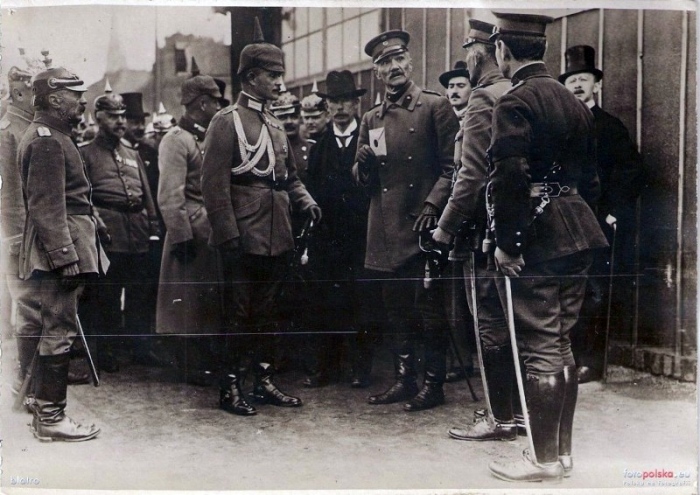 12.9b german and greek officers