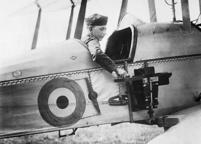 9.9aa RFC_aircraft_with_aerial_reconnaissance_camera