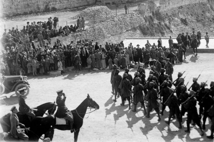 D1 british troops entering Jaffa