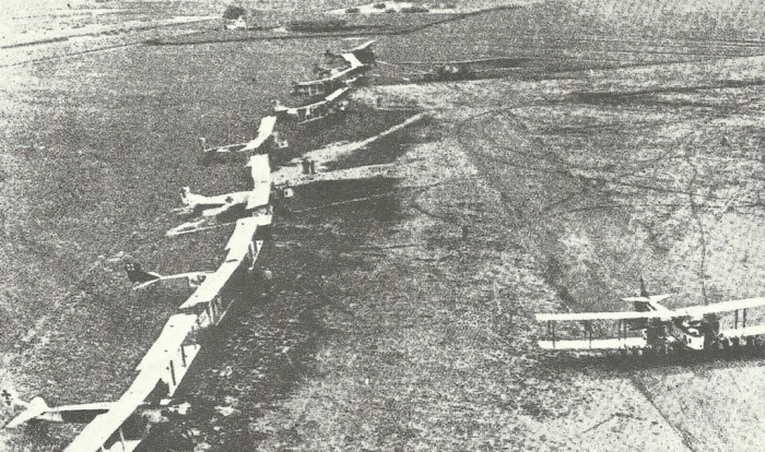 28.9.a Gotha-bomber-vor-start
