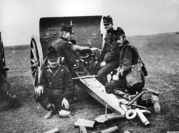 9.8.c romanian-men-soldiers-cannon-on-front-first-world-war