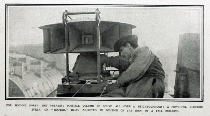30.1c air-raid-sirens-in-paris-iln (2)