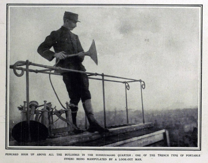 30.1c air-raid-sirens-in-paris-iln (3)