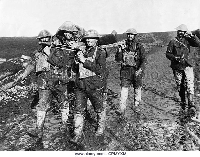 4.1a American soldiers rescue a wounded on the Western Front