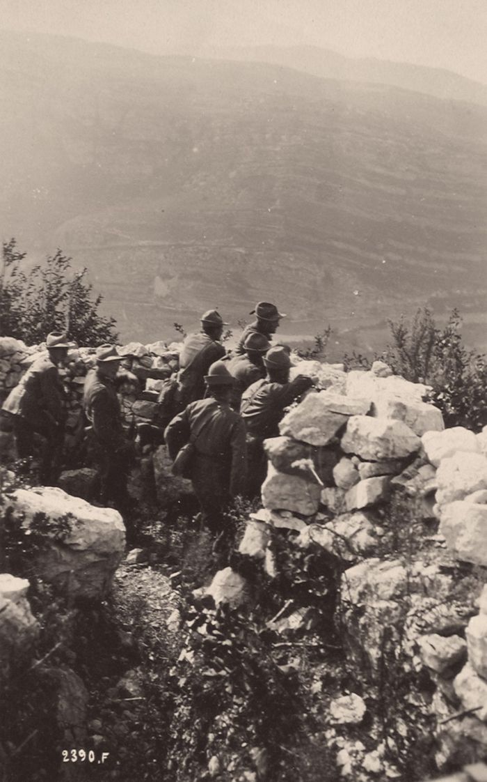 C1 Monte_Corno_-_Italian_Alpini_in_the_frontline_trenches