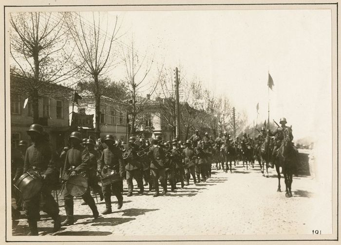 D2 german troops entering Taganrog