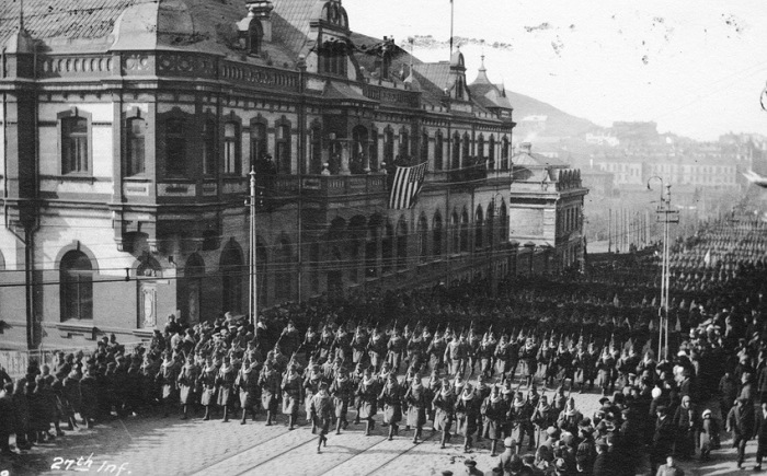 17.8b American_soldiers_in_Vladivostok_1918