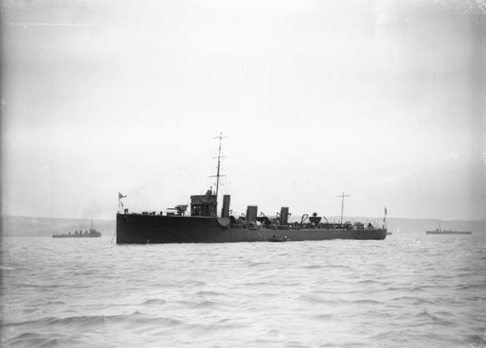 6.8b HMS_Comet_