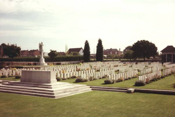 7.9aa  roisel-france-cemetery-war -memorial